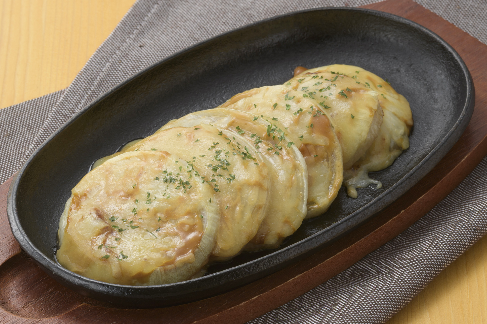 チーズのせ玉ねぎステーキ