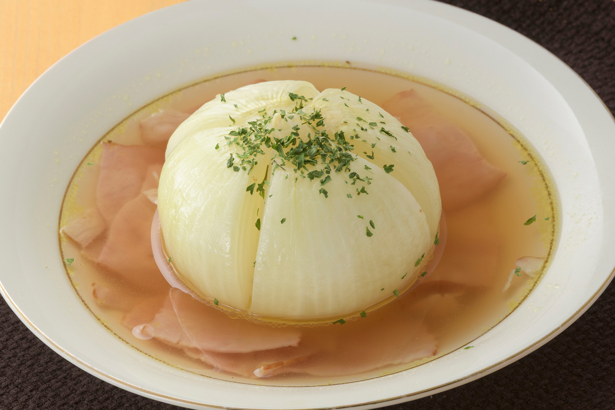 丸ごと玉ねぎのスープ煮