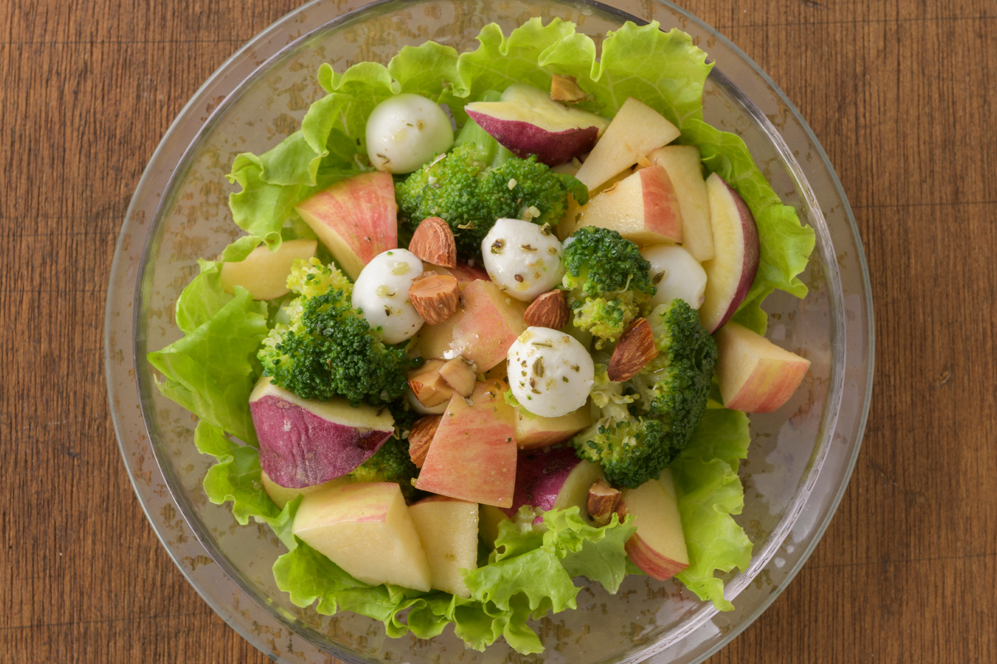 りんご＆さつまいもとモッツラレラチーズのサラダ